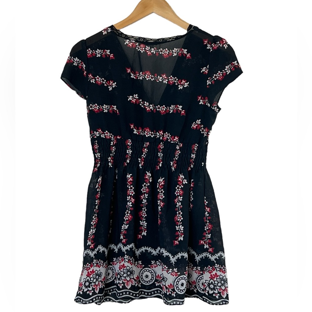 Lia Lee | Floral v-neck short sleeve breezy smocked waist blouse size me… - Picture 8 of 11